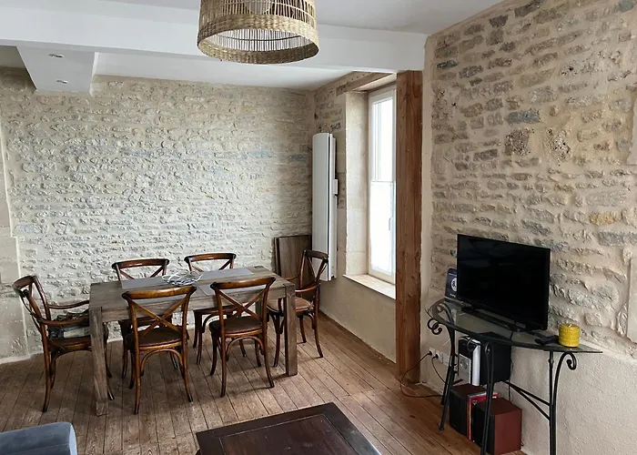 3 Pieces Bord De Place Du 6 Juin Διαμέρισμα