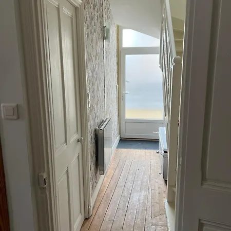 3 Pieces Bord De Place Du 6 Juin Διαμέρισμα